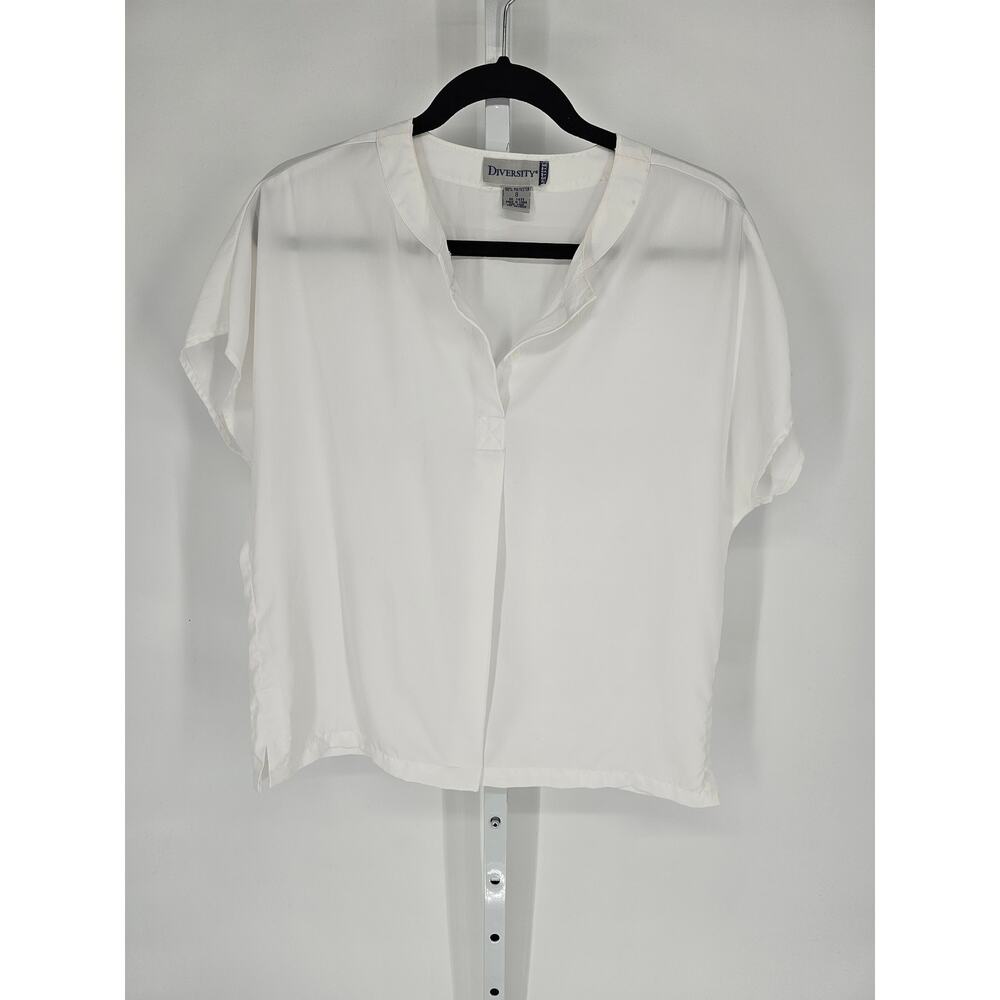 DIVERSITY Petite Women's White Short Sleeve V-neck Casual Blouse Top Size 8